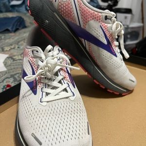 Brooks Womens Ghost 14  Size 10.5